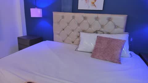 Kitten online show from 10, 4, 2026