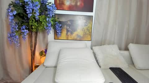 Snapshot of dulceys chatting on 23, 2, 2025 dulceyjohn online show from 23, 2, 2025