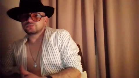 Snapshot of dumitrudolca chatting on 18, 12, 2025 nickyyyx online show from 18, 12, 2025