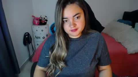 Snapshot of dumont_model chatting on 6, 3, 2025 Nicole online show from 6, 3, 2025