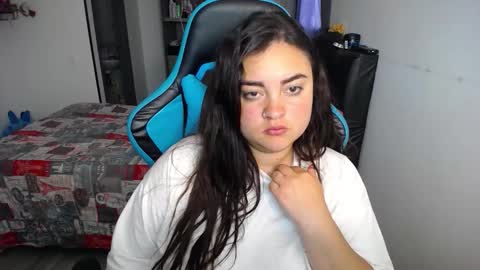 Snapshot of dumont_model chatting on 28, 11, 2025 Nicole online show from 28, 11, 2025