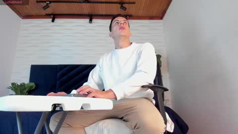 Dustin Sonne online show from 4, 3, 2025