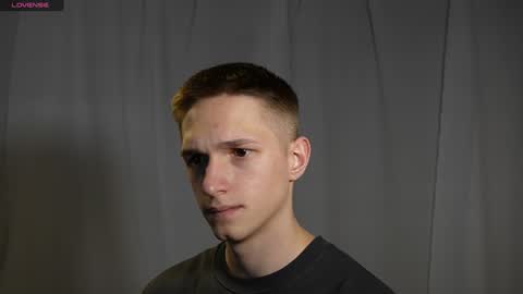 Snapshot of dustyn_fox chatting on 27, 12, 2024 Dustyn online show from 27, 12, 2024