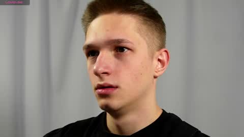 Snapshot of dustyn_fox chatting on 4, 1, 2025 Dustyn online show from 4, 1, 2025