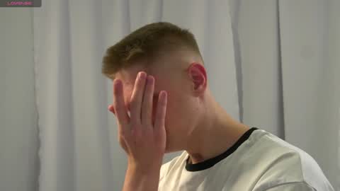 Snapshot of dustyn_fox chatting on 11, 1, 2025 Dustyn online show from 11, 1, 2025