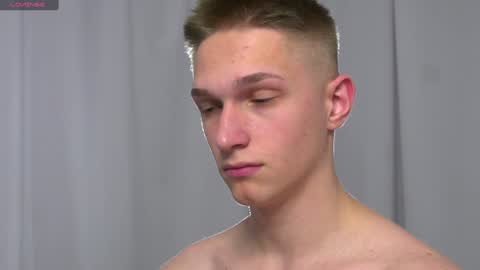 Snapshot of dustyn_fox chatting on 11, 1, 2025 Dustyn online show from 11, 1, 2025