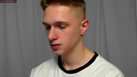 Snapshot of dustyn_fox chatting on 12, 1, 2025 Dustyn online show from 12, 1, 2025