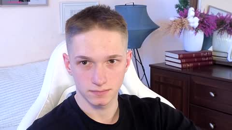 Snapshot of dustyn_fox chatting on 15, 1, 2025 Dustyn online show from 15, 1, 2025