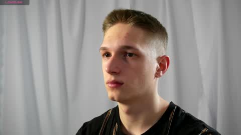 Snapshot of dustyn_fox chatting on 20, 1, 2025 Dustyn online show from 20, 1, 2025