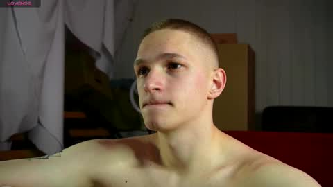 Snapshot of dustyn_fox chatting on 13, 2, 2025 Dustyn online show from 13, 2, 2025