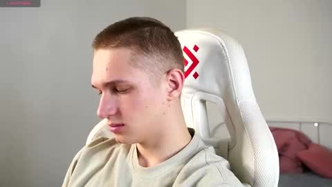 Snapshot of dustyn_fox chatting on 28, 2, 2025 Dustyn online show from 28, 2, 2025