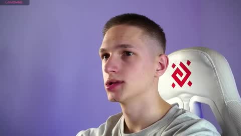 Snapshot of dustyn_fox chatting on 12, 3, 2025 Dustyn online show from 12, 3, 2025