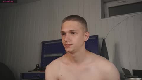 Snapshot of dustyn_fox chatting on 9, 9, 2025 Dustyn online show from 9, 9, 2025