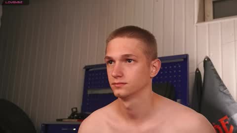 Snapshot of dustyn_fox chatting on 17, 9, 2025 Dustyn online show from 17, 9, 2025