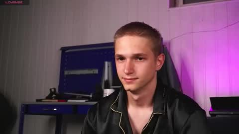 Snapshot of dustyn_fox chatting on 24, 9, 2025 Dustyn online show from 24, 9, 2025