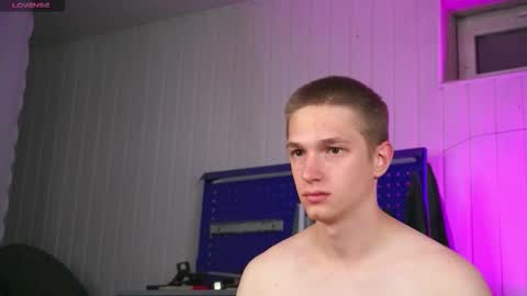 Snapshot of dustyn_fox chatting on 2, 10, 2025 Dustyn online show from 2, 10, 2025