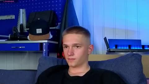 Snapshot of dustyn_fox chatting on 10, 10, 2025 Dustyn online show from 10, 10, 2025