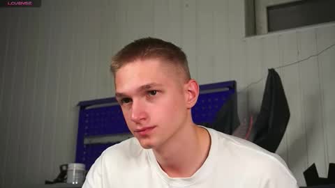 Snapshot of dustyn_fox chatting on 21, 10, 2025 Dustyn online show from 21, 10, 2025