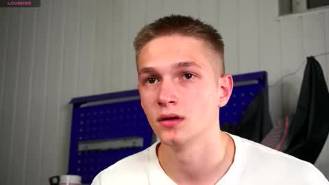 Snapshot of dustyn_fox chatting on 22, 10, 2025 Dustyn online show from 22, 10, 2025