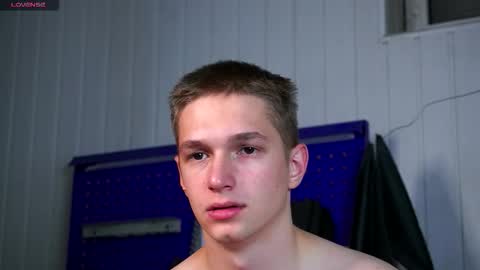 Snapshot of dustyn_fox chatting on 6, 11, 2025 Dustyn online show from 6, 11, 2025