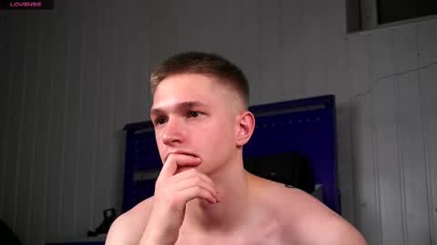 Snapshot of dustyn_fox chatting on 19, 11, 2025 Dustyn online show from 19, 11, 2025