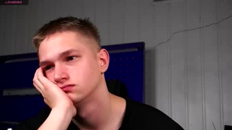 Snapshot of dustyn_fox chatting on 27, 11, 2025 Dustyn online show from 27, 11, 2025