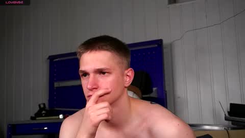 Snapshot of dustyn_fox chatting on 28, 11, 2025 Dustyn online show from 28, 11, 2025