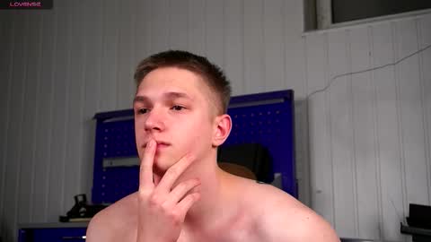 Snapshot of dustyn_fox chatting on 4, 12, 2025 Dustyn online show from 4, 12, 2025