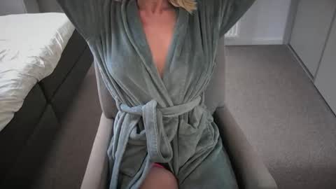 Snapshot of dutchamber chatting on 19, 2, 2025 Ambertje040 online show from 19, 2, 2025