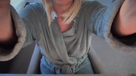 Snapshot of dutchamber chatting on 5, 3, 2025 Ambertje040 online show from 5, 3, 2025