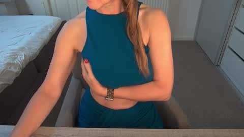 Snapshot of dutchamber chatting on 13, 11, 2025 Ambertje040 online show from 13, 11, 2025