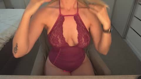 Snapshot of dutchamber chatting on 1, 12, 2025 Ambertje040 online show from 1, 12, 2025