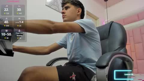 Snapshot of dyla_n18_ chatting on 12, 10, 2025 dyla_n18_ online show from 12, 10, 2025