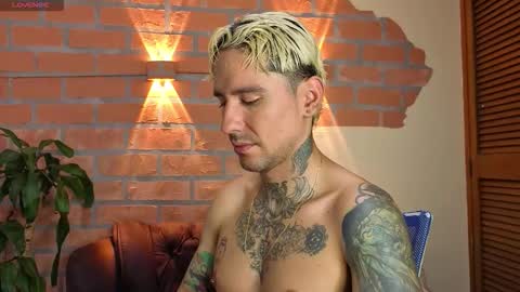 Snapshot of dylanstonne1 chatting on 18, 10, 2025 D Y L A N online show from 18, 10, 2025