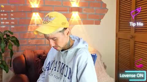 Snapshot of dylanstonne1 chatting on 21, 10, 2025 D Y L A N online show from 21, 10, 2025