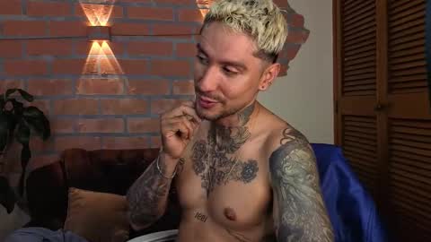 Snapshot of dylanstonne1 chatting on 22, 10, 2025 D Y L A N online show from 22, 10, 2025