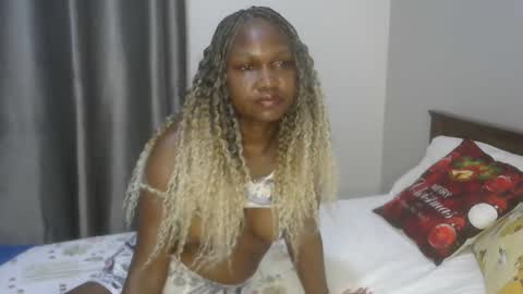 Snapshot of east_queen chatting on 20, 12, 2024 east_queen online show from 20, 12, 2024