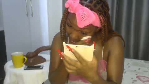 Snapshot of east_queen chatting on 2, 3, 2025 east_queen online show from 2, 3, 2025