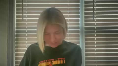 Snapshot of ebony8ivory chatting on 17, 10, 2025 americnbarbie online show from 17, 10, 2025