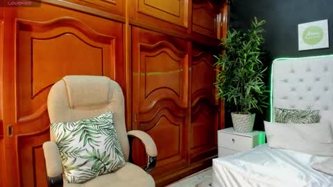 ebony_katterin online show from 18, 12, 2025