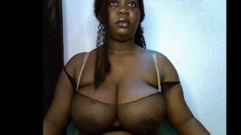 Snapshot of ebony_plumx12 chatting on 12, 9, 2025 Prisy online show from 12, 9, 2025