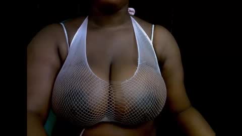Snapshot of ebony_plumx12 chatting on 5, 10, 2025 Prisy online show from 5, 10, 2025