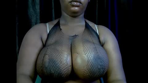 Snapshot of ebony_plumx12 chatting on 7, 10, 2025 Prisy online show from 7, 10, 2025