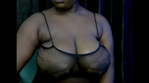 Snapshot of ebony_plumx12 chatting on 9, 10, 2025 Prisy online show from 9, 10, 2025