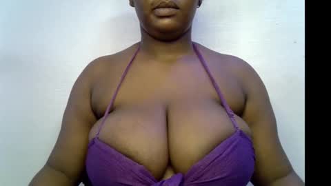 Snapshot of ebony_plumx12 chatting on 5, 11, 2025 Prisy online show from 5, 11, 2025