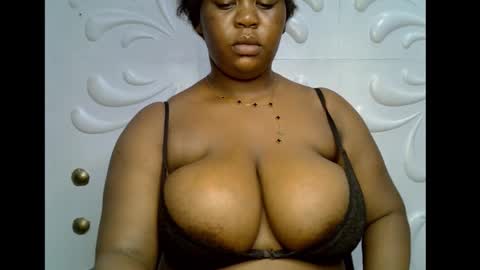 Snapshot of ebony_plumx12 chatting on 12, 11, 2025 Prisy online show from 12, 11, 2025