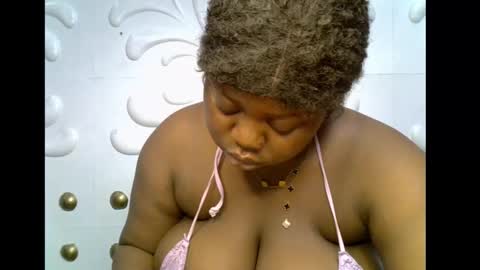 Snapshot of ebony_plumx12 chatting on 13, 11, 2025 Prisy online show from 13, 11, 2025