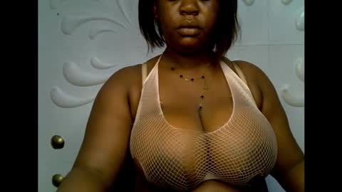 Snapshot of ebony_plumx12 chatting on 20, 11, 2025 Prisy online show from 20, 11, 2025