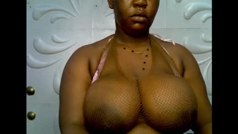 Snapshot of ebony_plumx12 chatting on 24, 11, 2025 Prisy online show from 24, 11, 2025