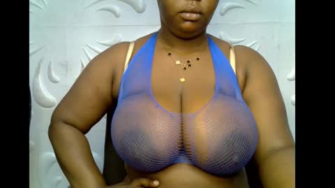 Snapshot of ebony_plumx12 chatting on 1, 12, 2025 Prisy online show from 1, 12, 2025